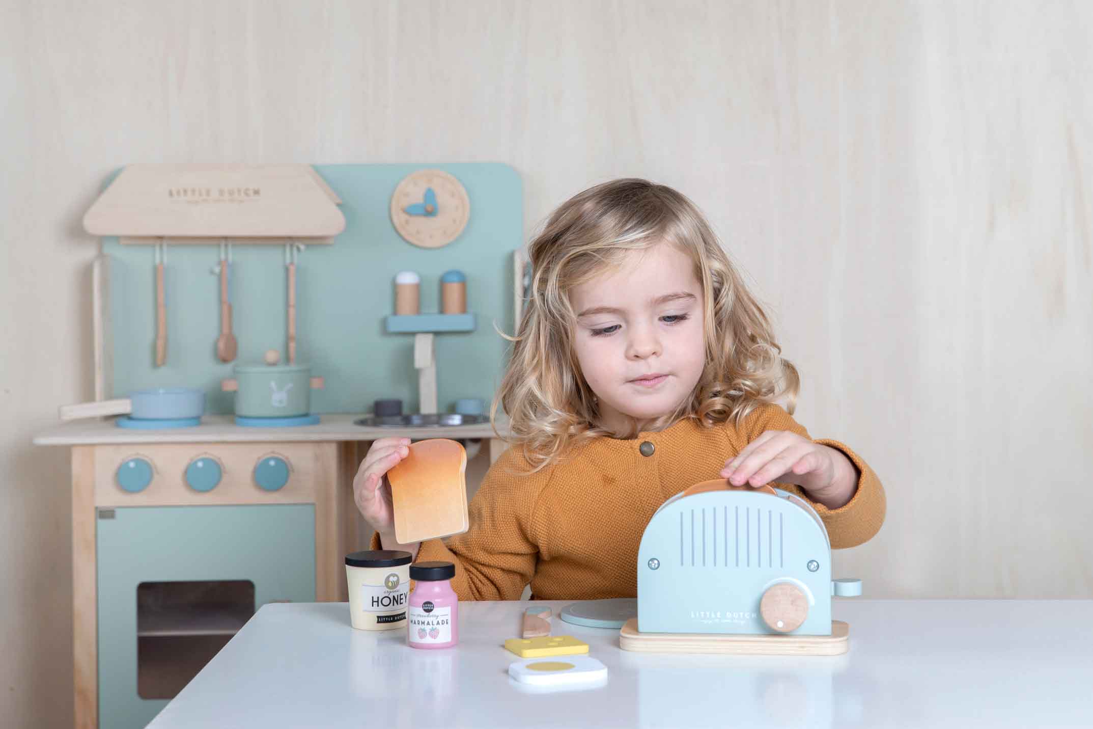 Inspecteur Nebu kubus LITTLE DUTCH. Wooden Children's toaster set - Little Palette