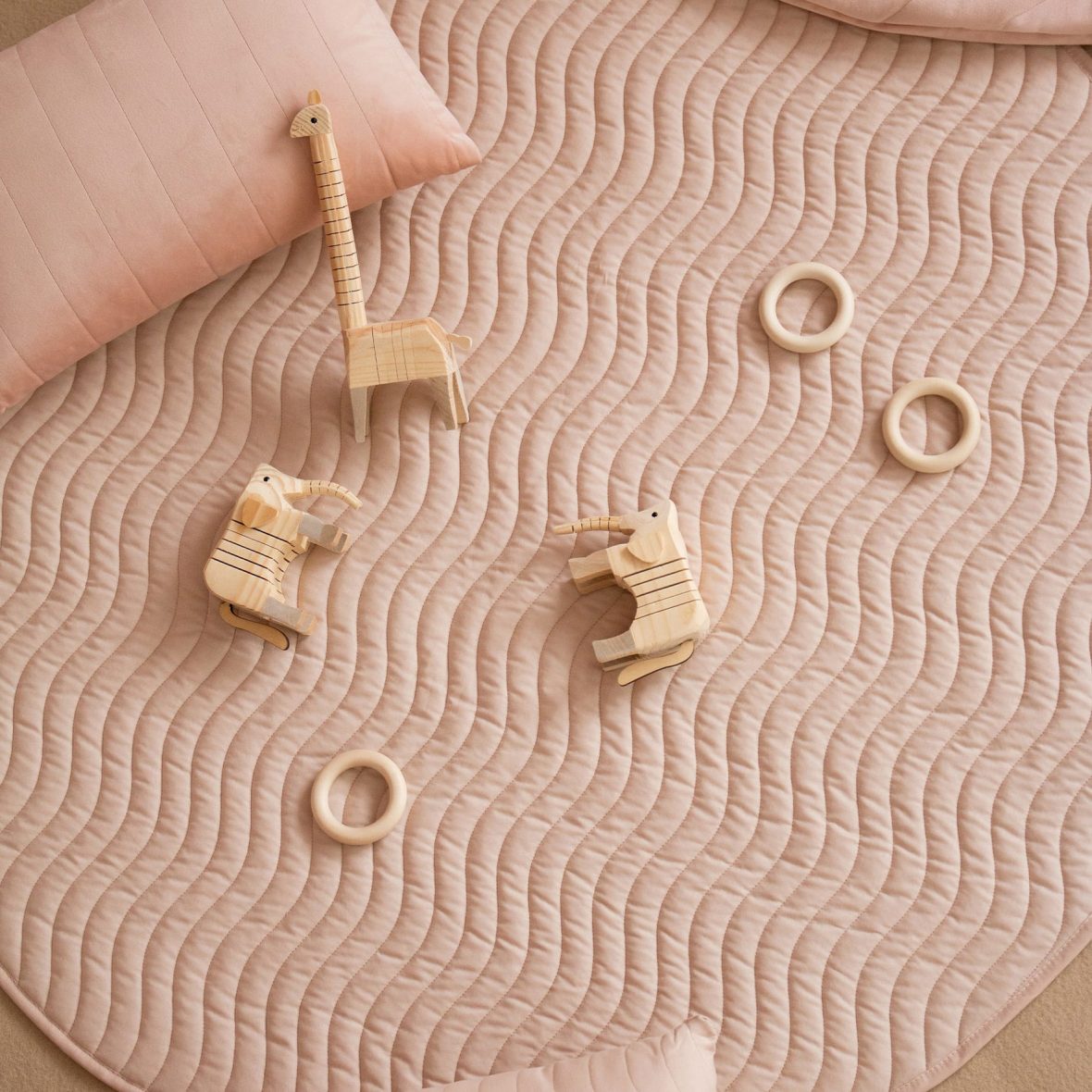 Nobodinoz-milka-interiors-Kiowa-round-playmat-bloom-pink-3