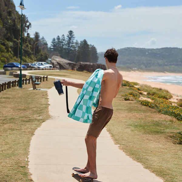 03_VANLIFE24-TOWLB-DES-CHECKMT-012-SQ-X3_51a3f3a4-3bad-4a8d-886d-9958148bc7e0_600x