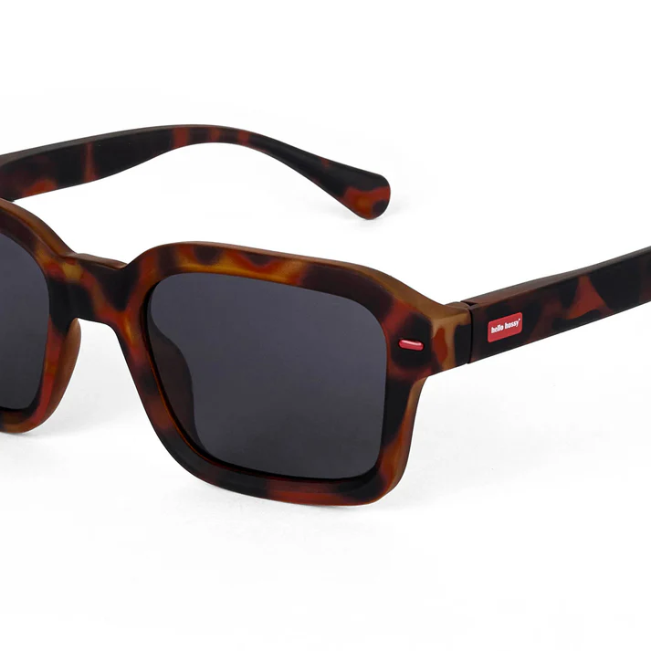 lunettes-de-soleil-colorees-enfants-ecailles-forme-carree-hello-hossy