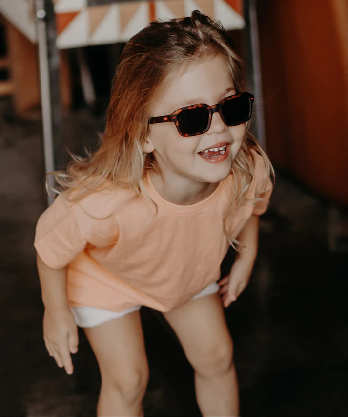 lunettes-de-soleil-enfants-anti-uv-forme-carree-ecailles-hello-hossy