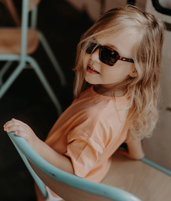 lunettes-de-soleil-enfants-ecailles-forme-carree-hello-hossy
