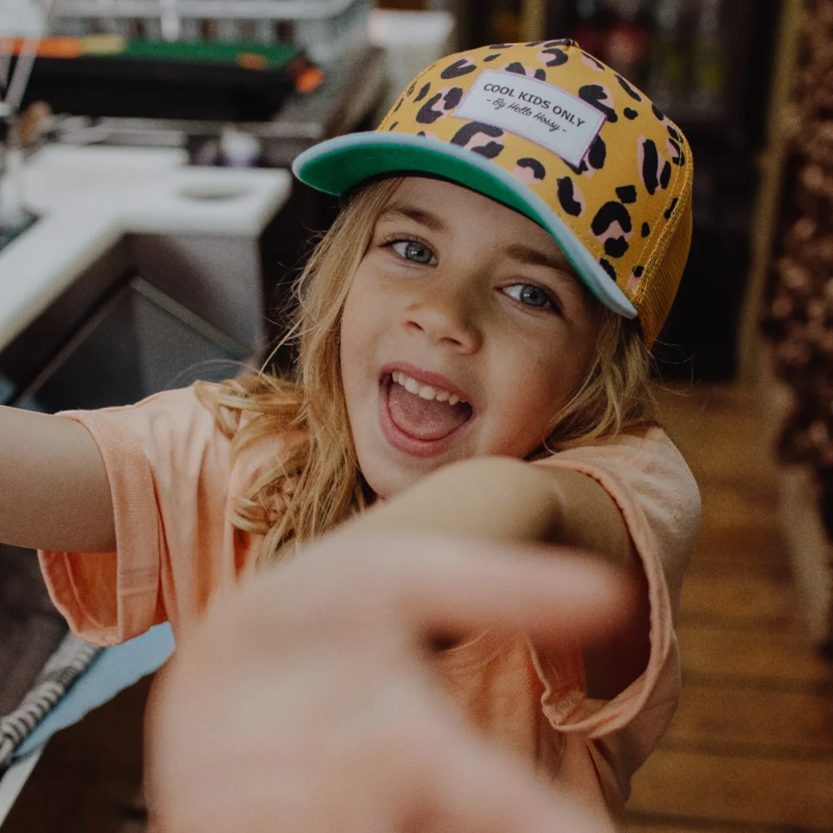 hello-hossy-kapelo-tzokey-paidiko-panther_4