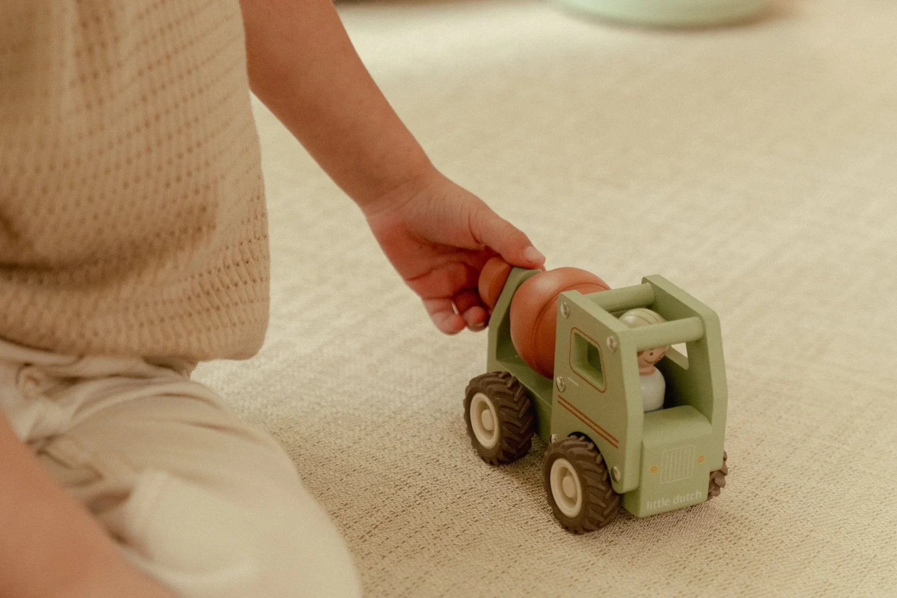 camion-toupie-en-bois-little-dutch-eveil-jeux-emilieetcompagnie-109084_2000x