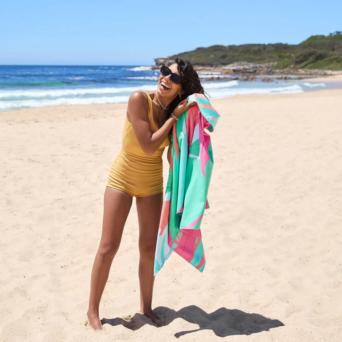 04_BEACHGROUP25-SS26-TOWLB-DES-HOTTROP-P2-070-SQ_vmjhhp_50c15343-0627-42a4-9652-258ec7dbfc79_jqdb-px