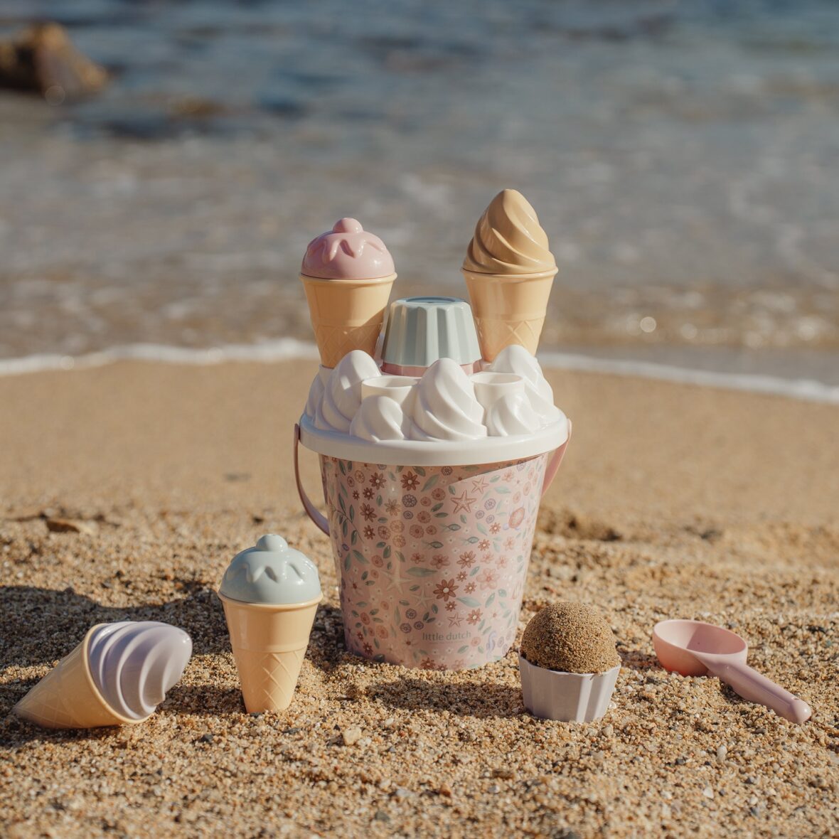 LITTLE DUTCH. Σετ κουβαδάκια παραλίας Ice Cream Ocean Dreamy mermaid Ροζ